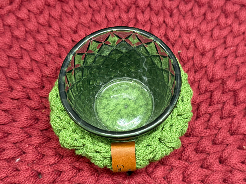 Teelichter mit gehäkeltem Korb im Jasmin- Muster