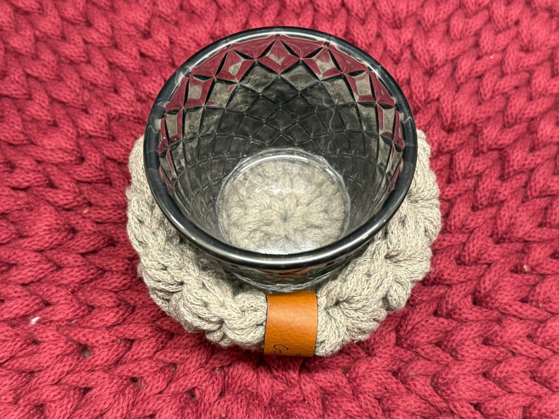 Teelichter mit gehäkeltem Korb im Jasmin- Muster