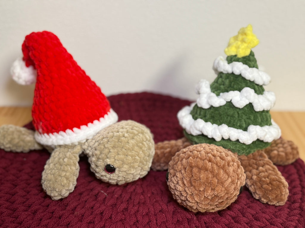 Weihnachtliche Amigurumi-Schildkröte – handgehäkelt