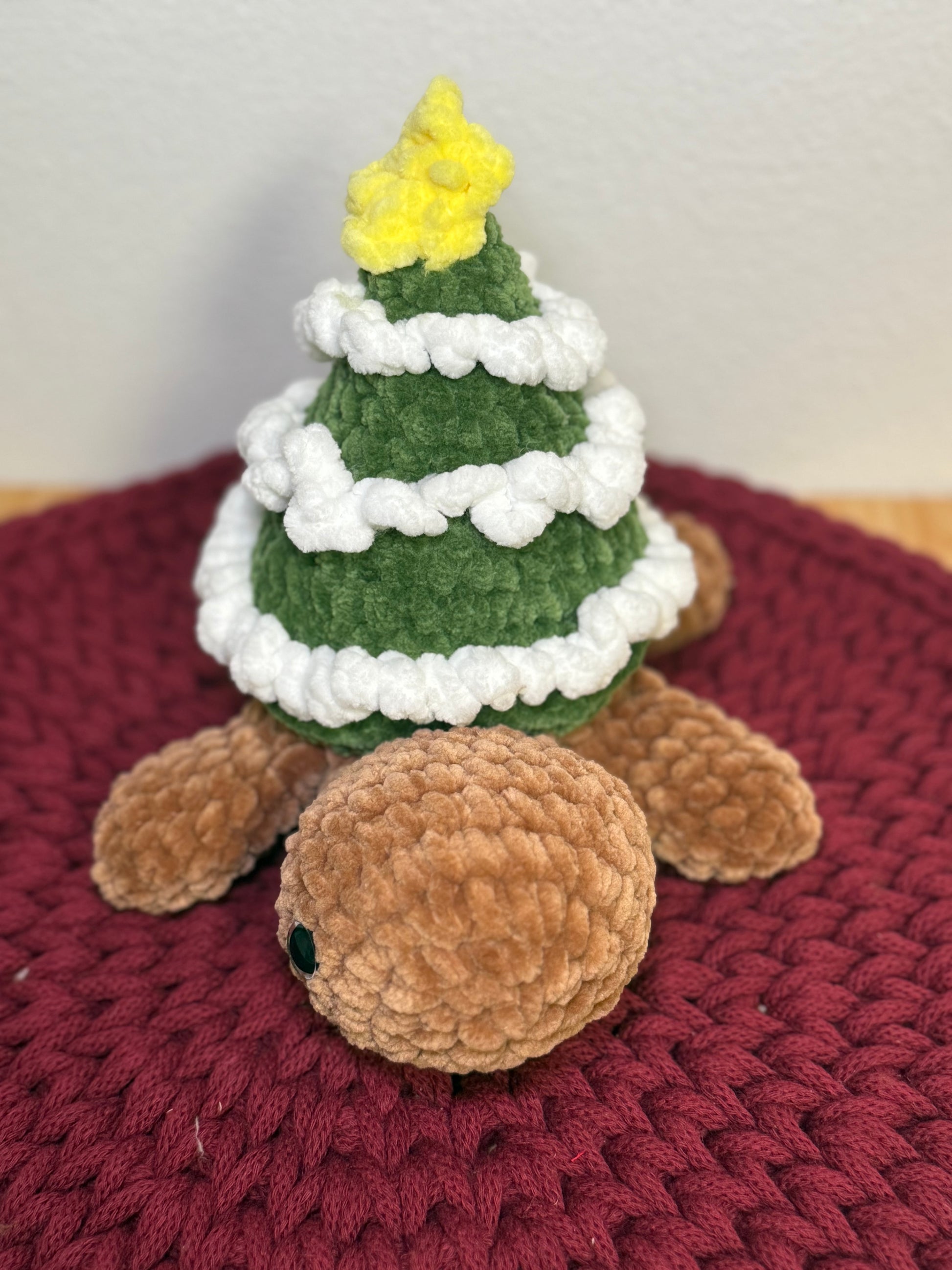 Weihnachtliche Amigurumi-Schildkröte – handgehäkelt