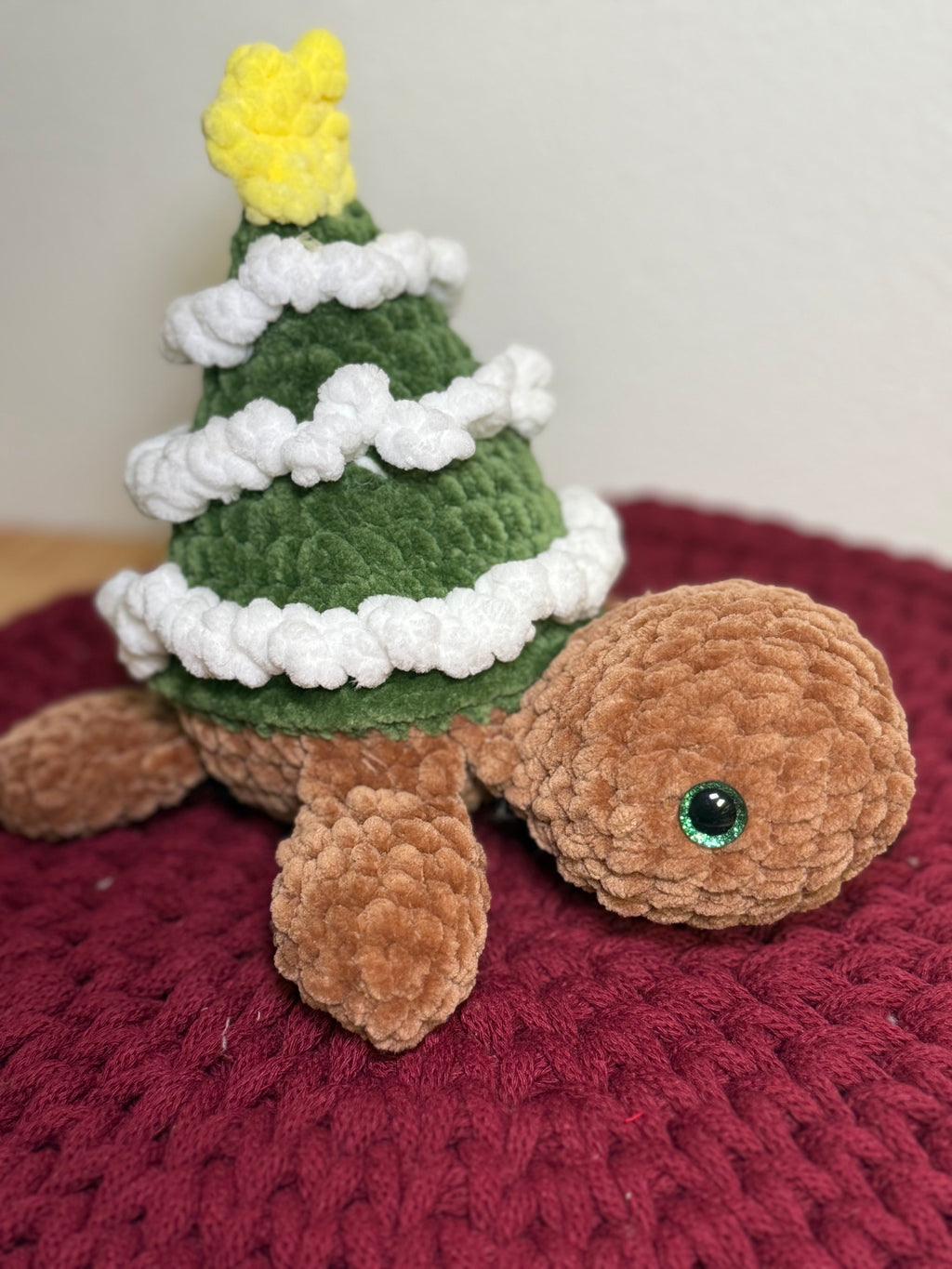 Weihnachtliche Amigurumi-Schildkröte – handgehäkelt