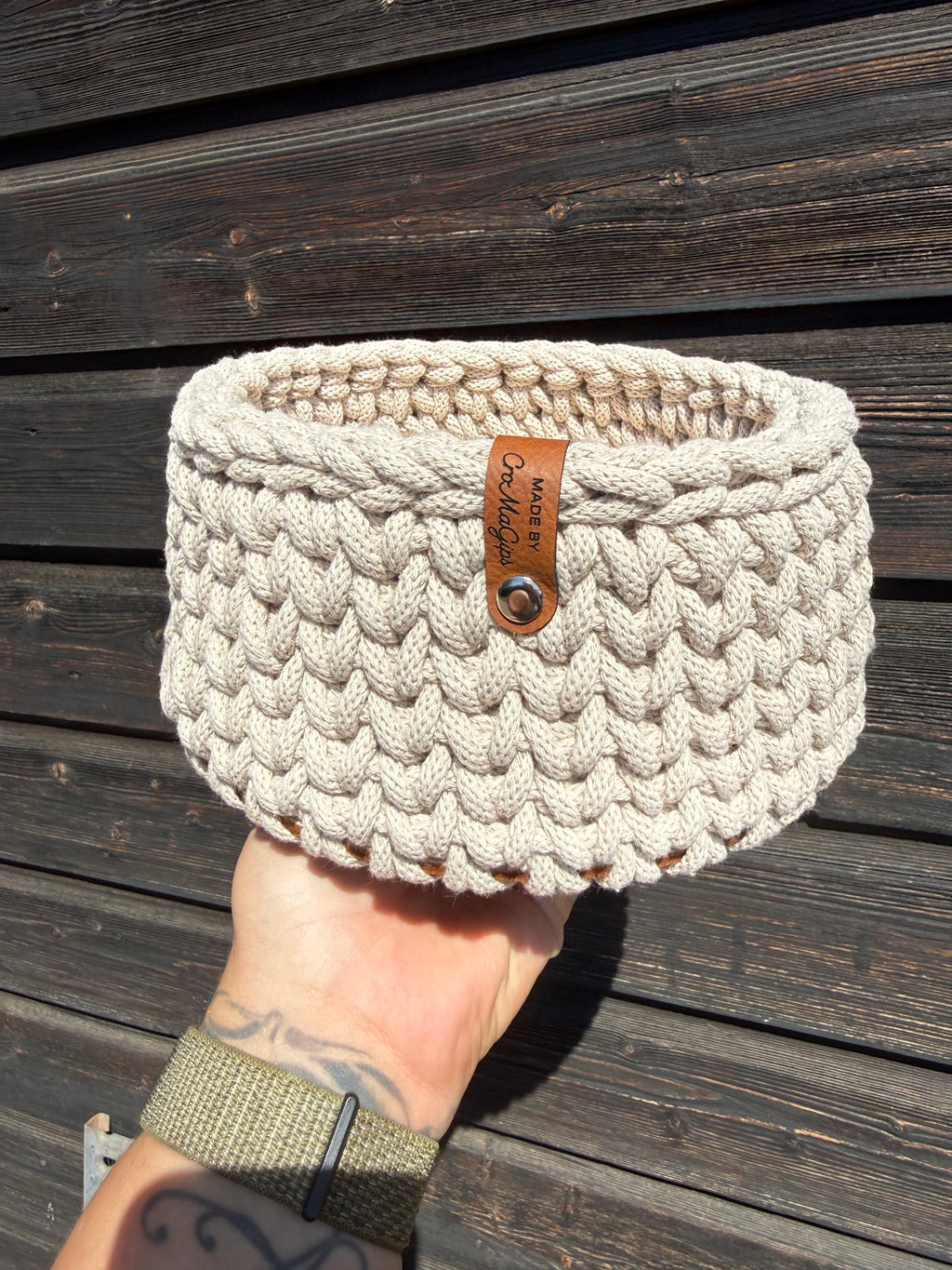 Gehäkelter Korb mit Holzboden – Warm Beige