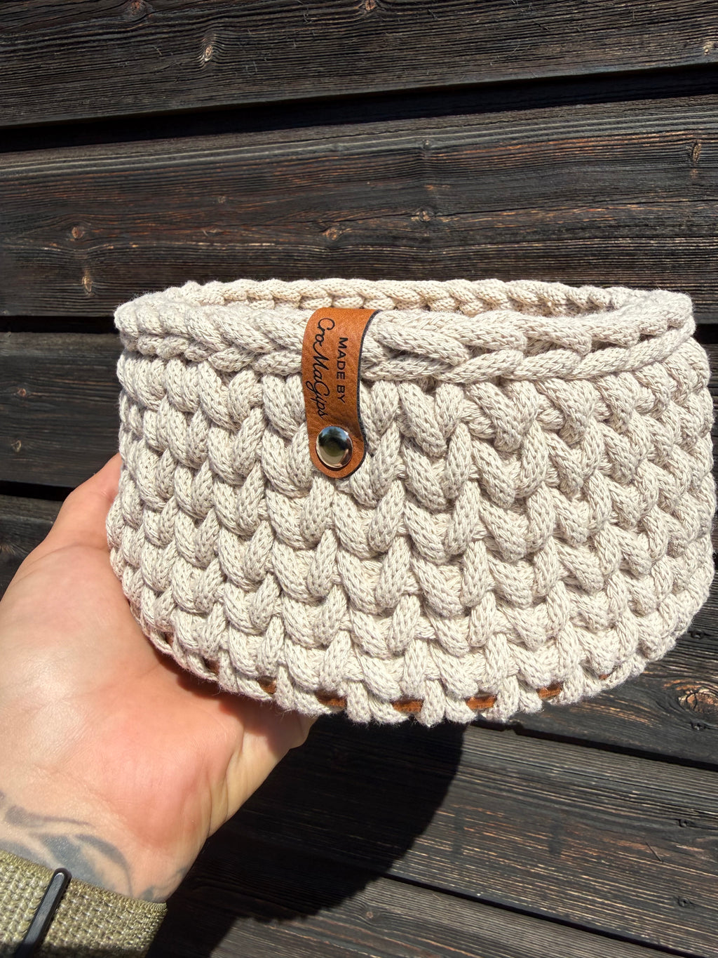 Gehäkelter Korb mit Holzboden – Warm Beige