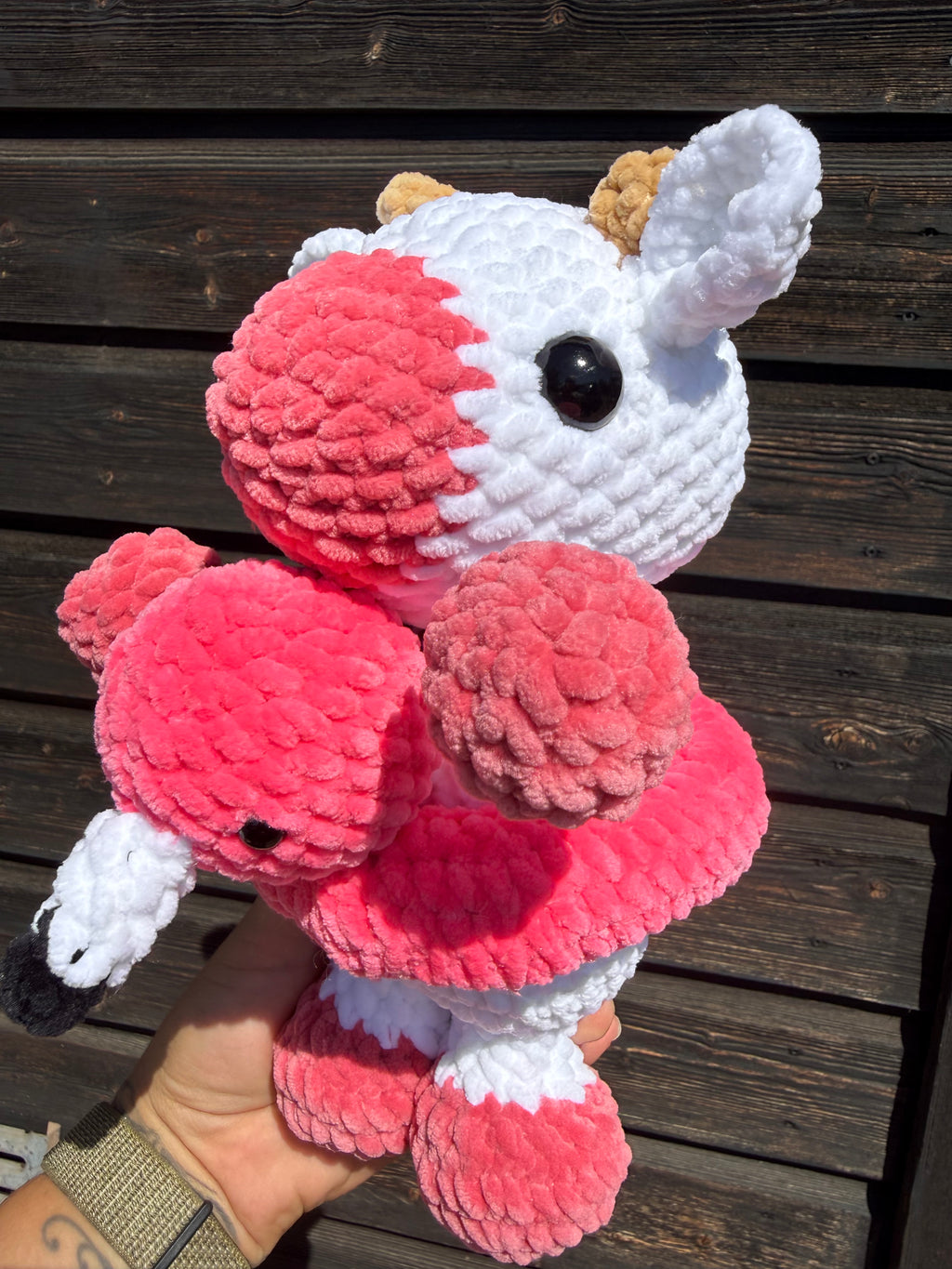 Gehäkelte Amigurumi Kuh mit Flamingo Schwimmreifen