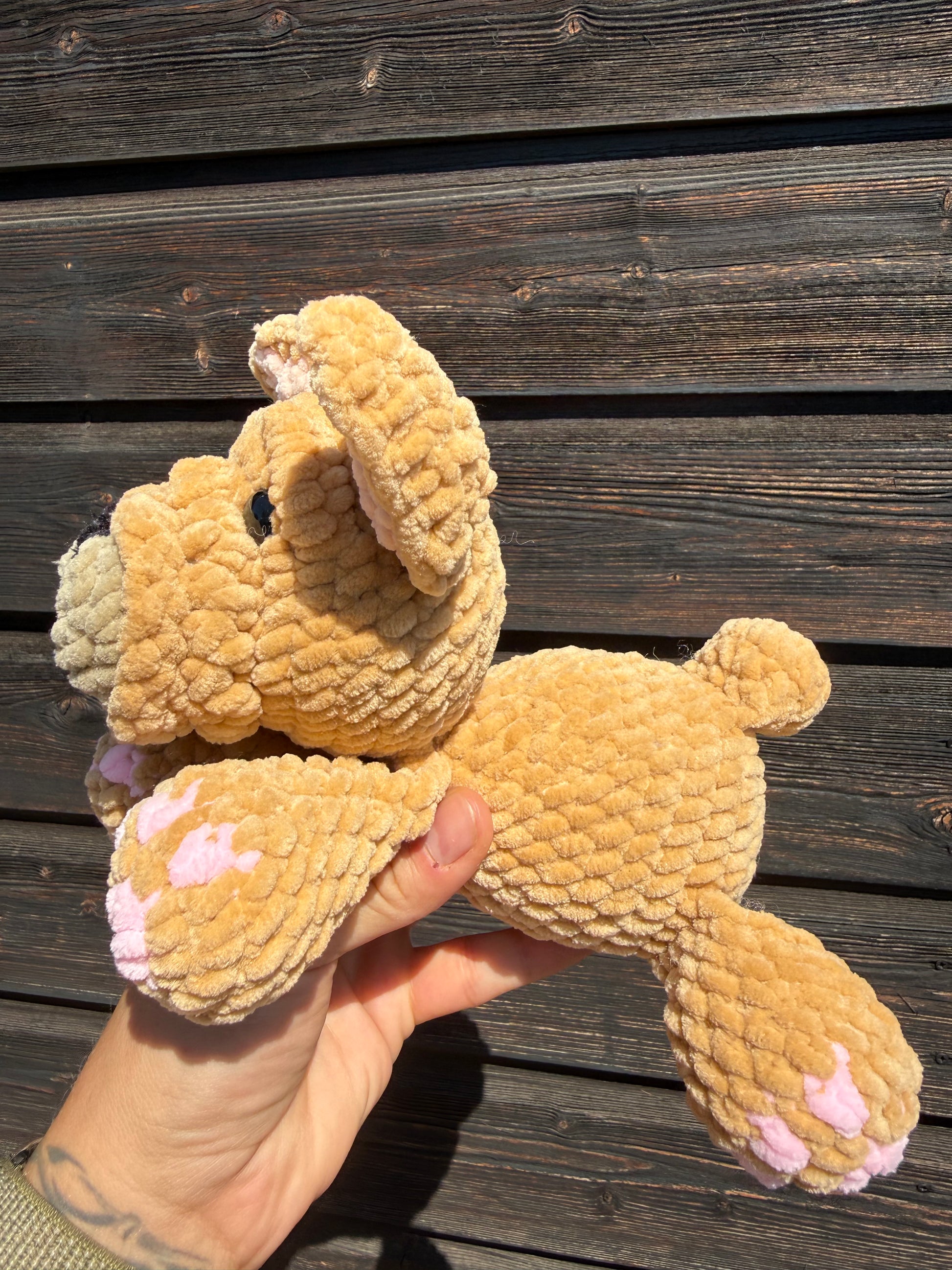 Gehäkelte Amigurumi Französische Bulldogge – Beige mit Dunkelbeiger Schnüte