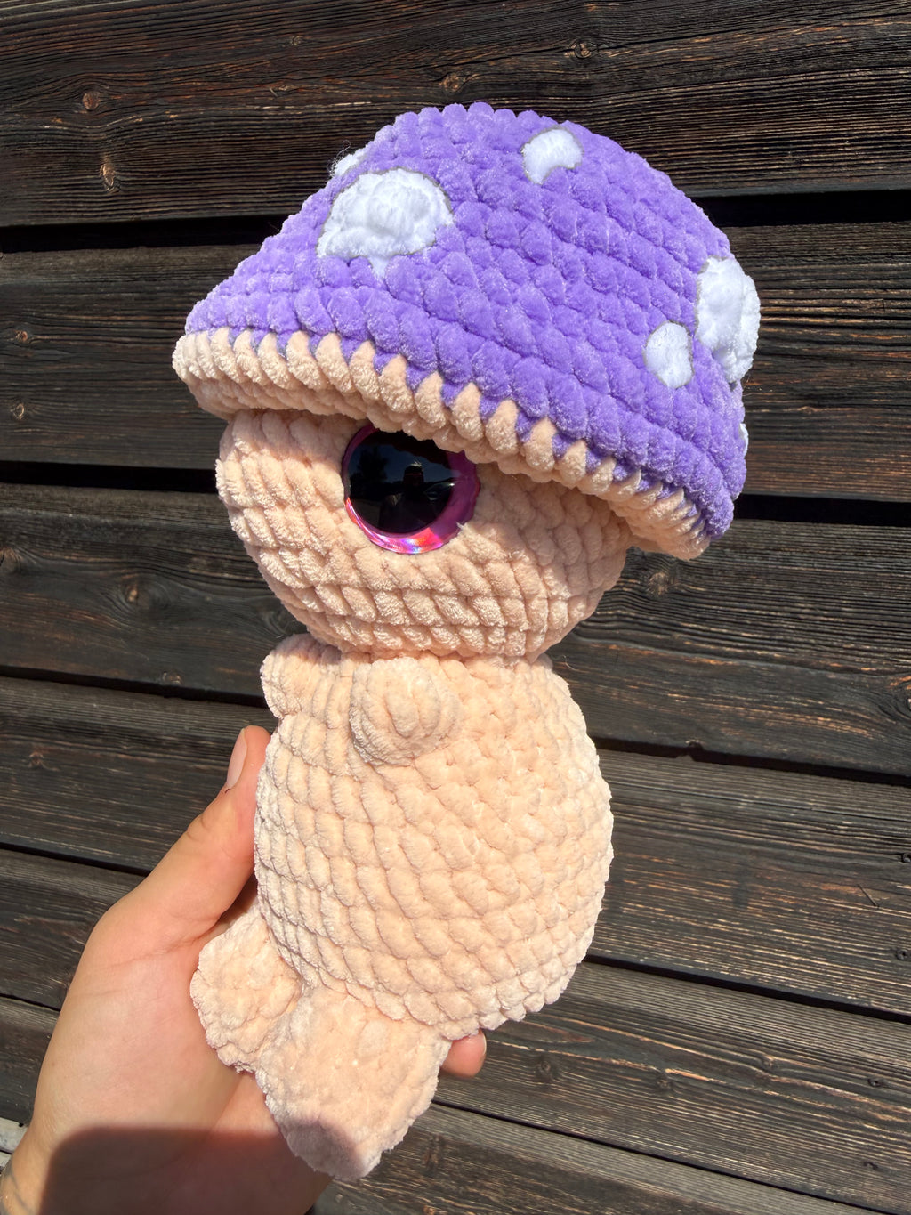 Gehäkelter Amigurumi Fliegenpilz – Hautfarben & Lila