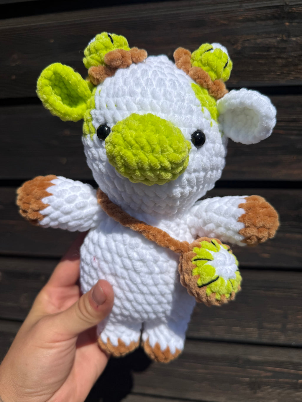 🥝🐮 Kiwi-Kuh „Kiwina“ – Handgehäkelter Kuschelfreund mit früchtigem Charme