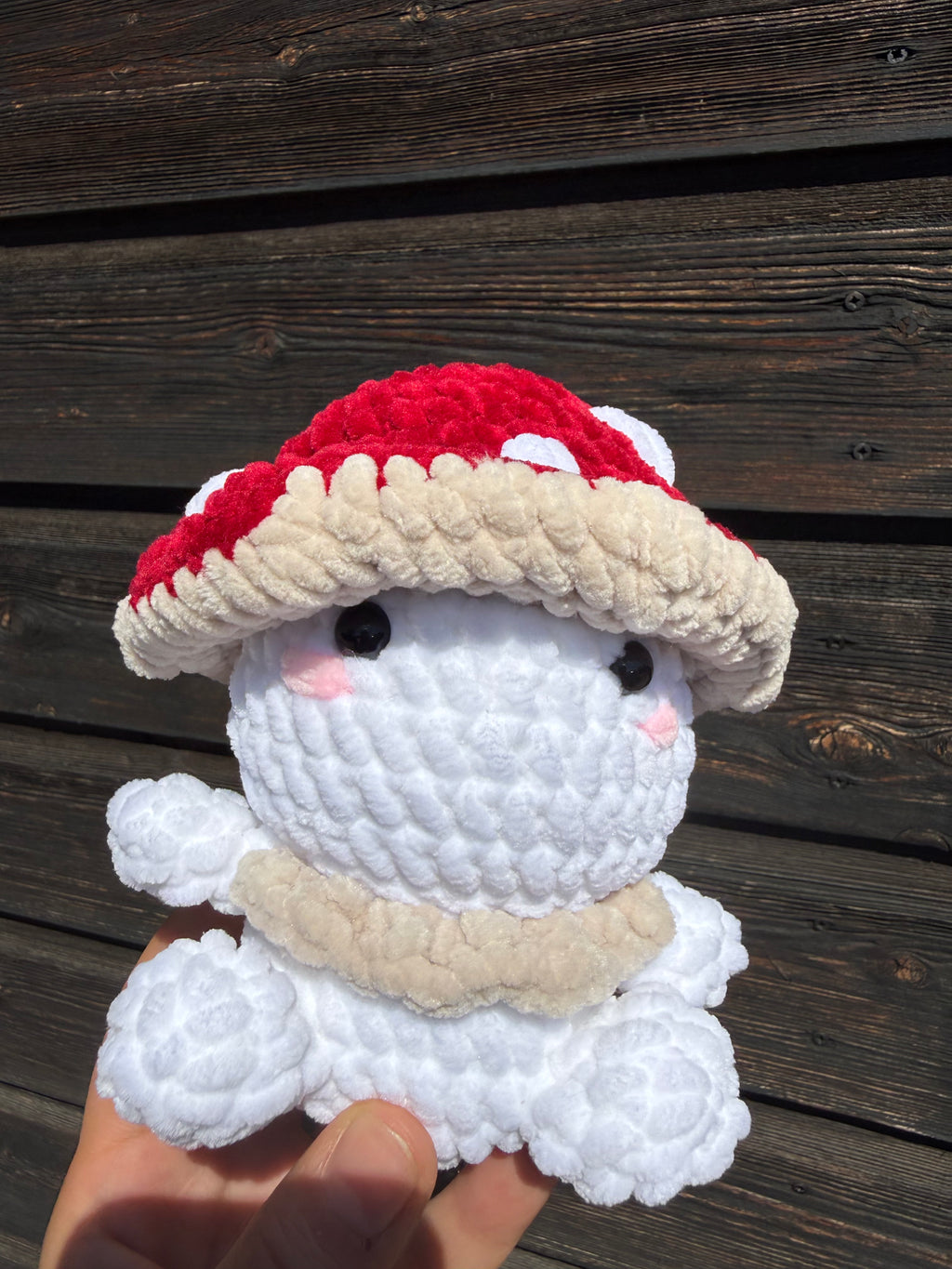Gehäkelter Amigurumi Fliegenpilz – Weiß & Rot