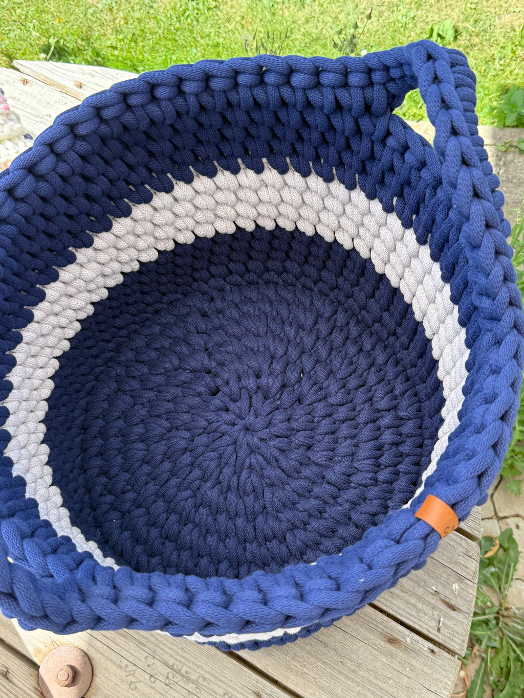 Gehäkelter Chunky Korb – Bobbiny 9mm, Inka Blue & Moonlight, mit Henkel