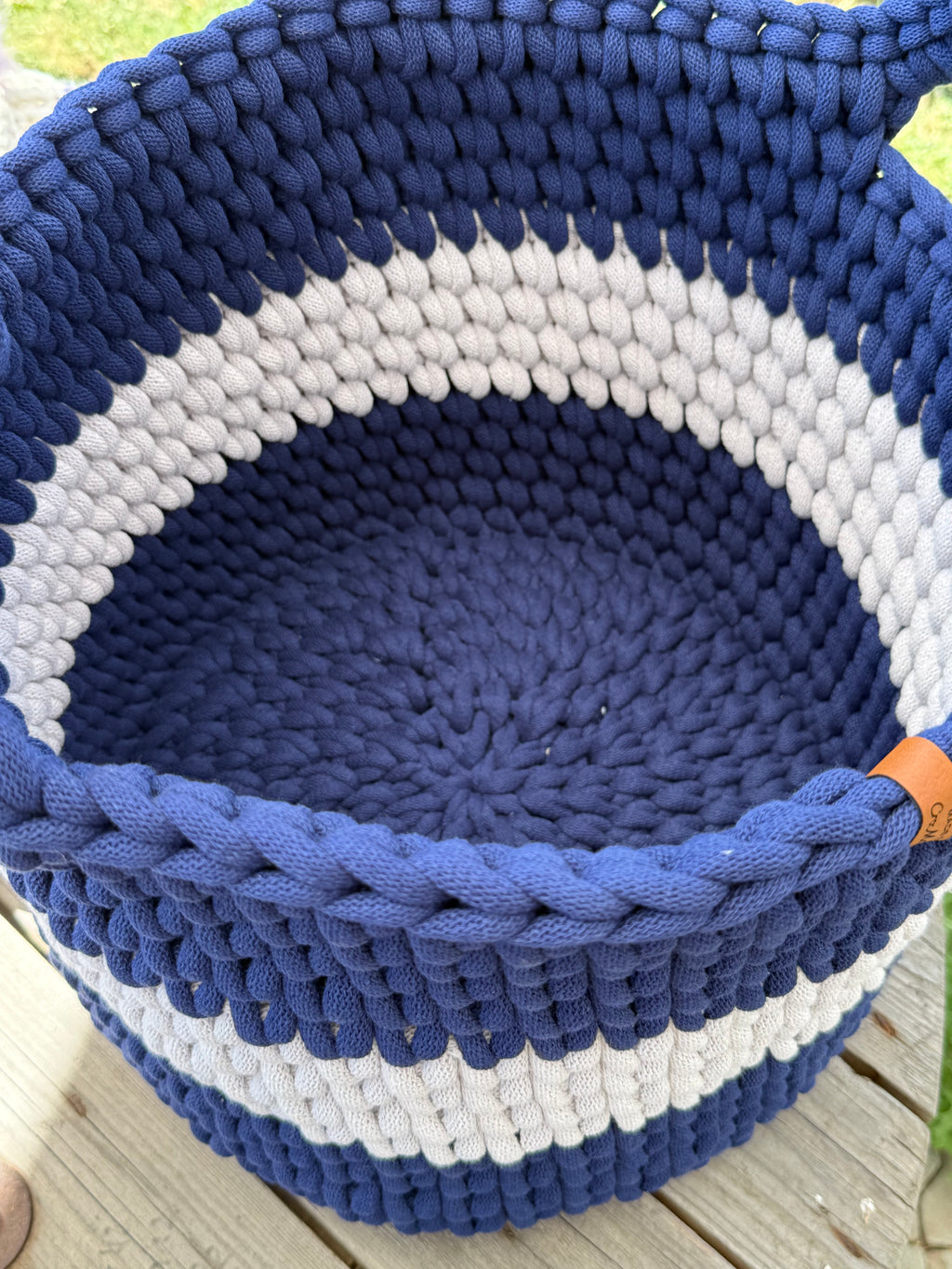 Gehäkelter Chunky Korb – Bobbiny 9mm, Inka Blue & Moonlight, mit Henkel