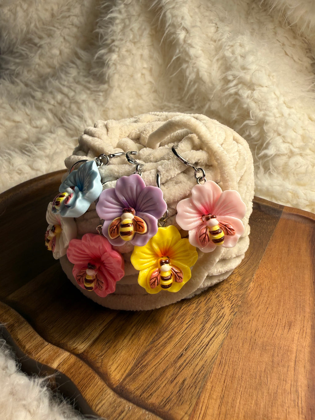 Maschenmarkierer Blumen mit Hummeln – verschiedene Farben
