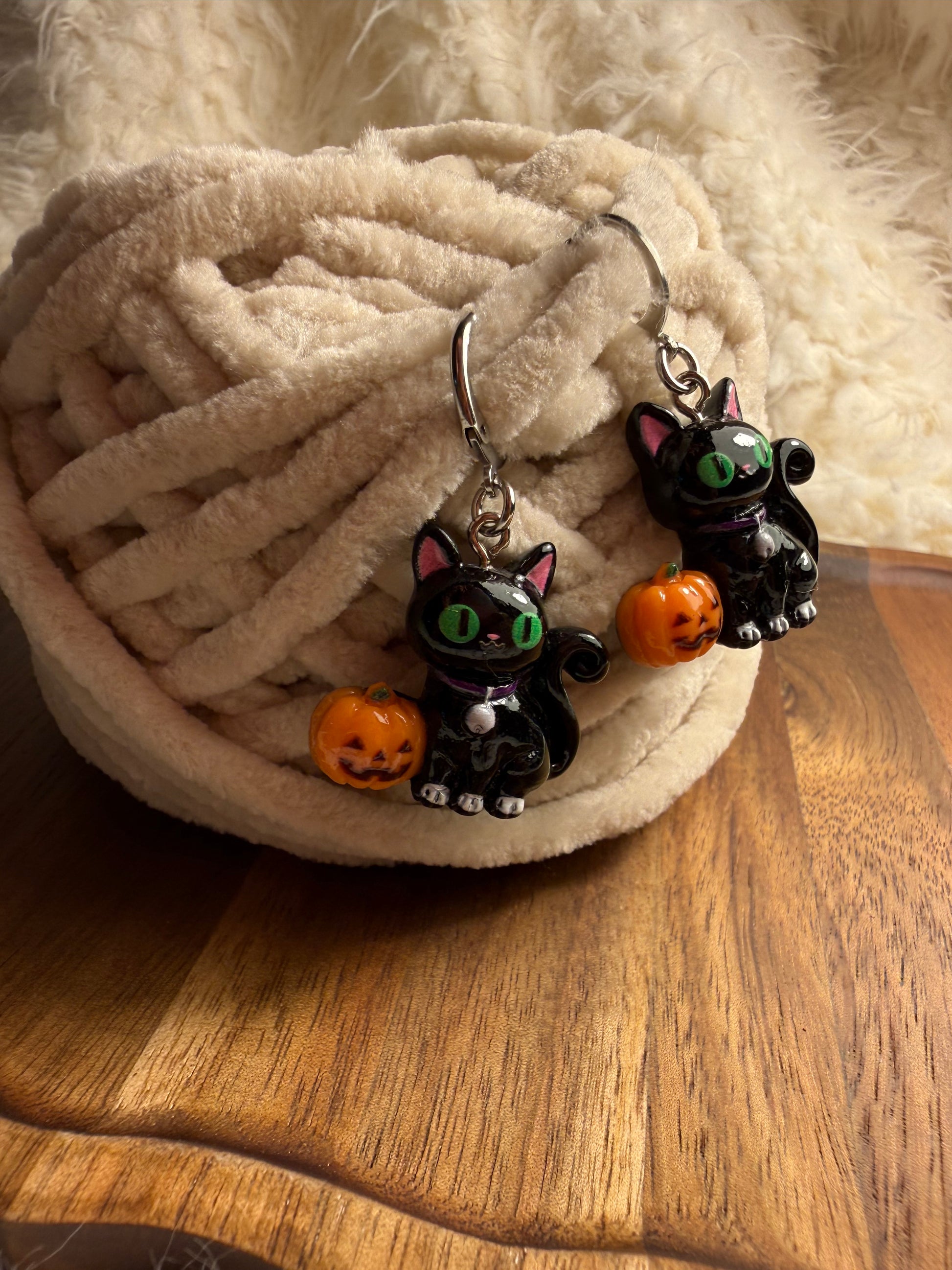 Maschenmarkierer Schwarze Katze mit Kürbis