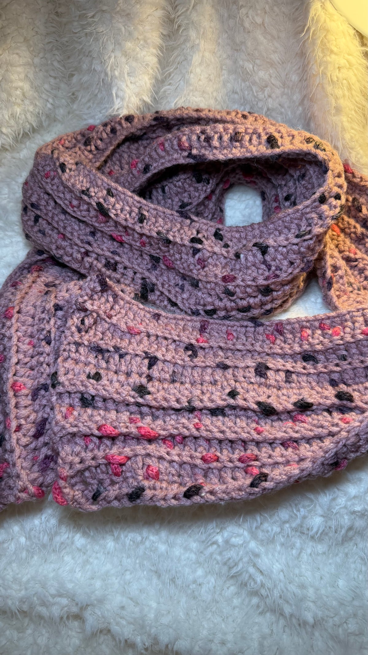 Kuschelschal XL – Mauve mit lila-pinken Farbakzenten