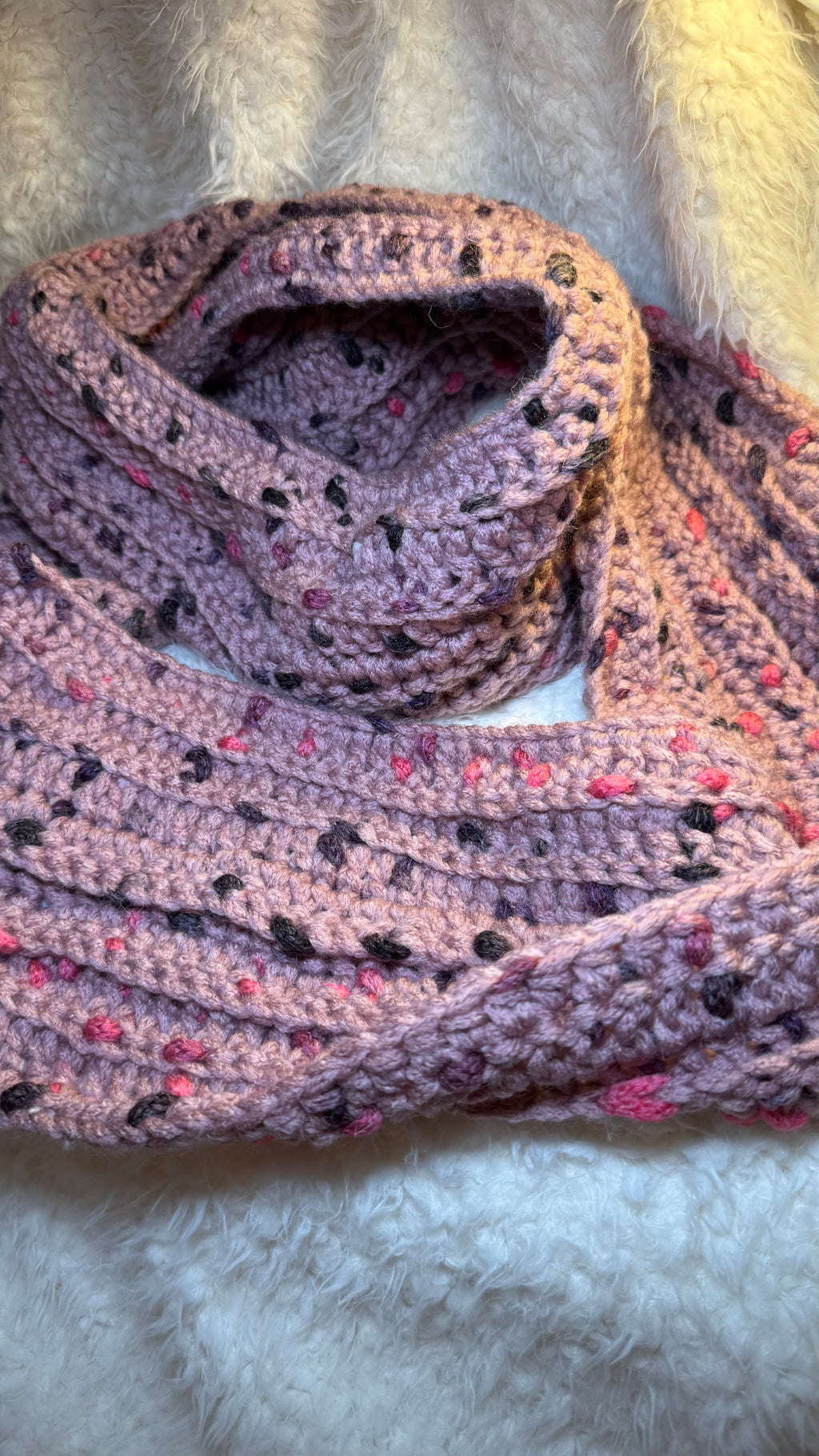 Kuschelschal XL – Mauve mit lila-pinken Farbakzenten