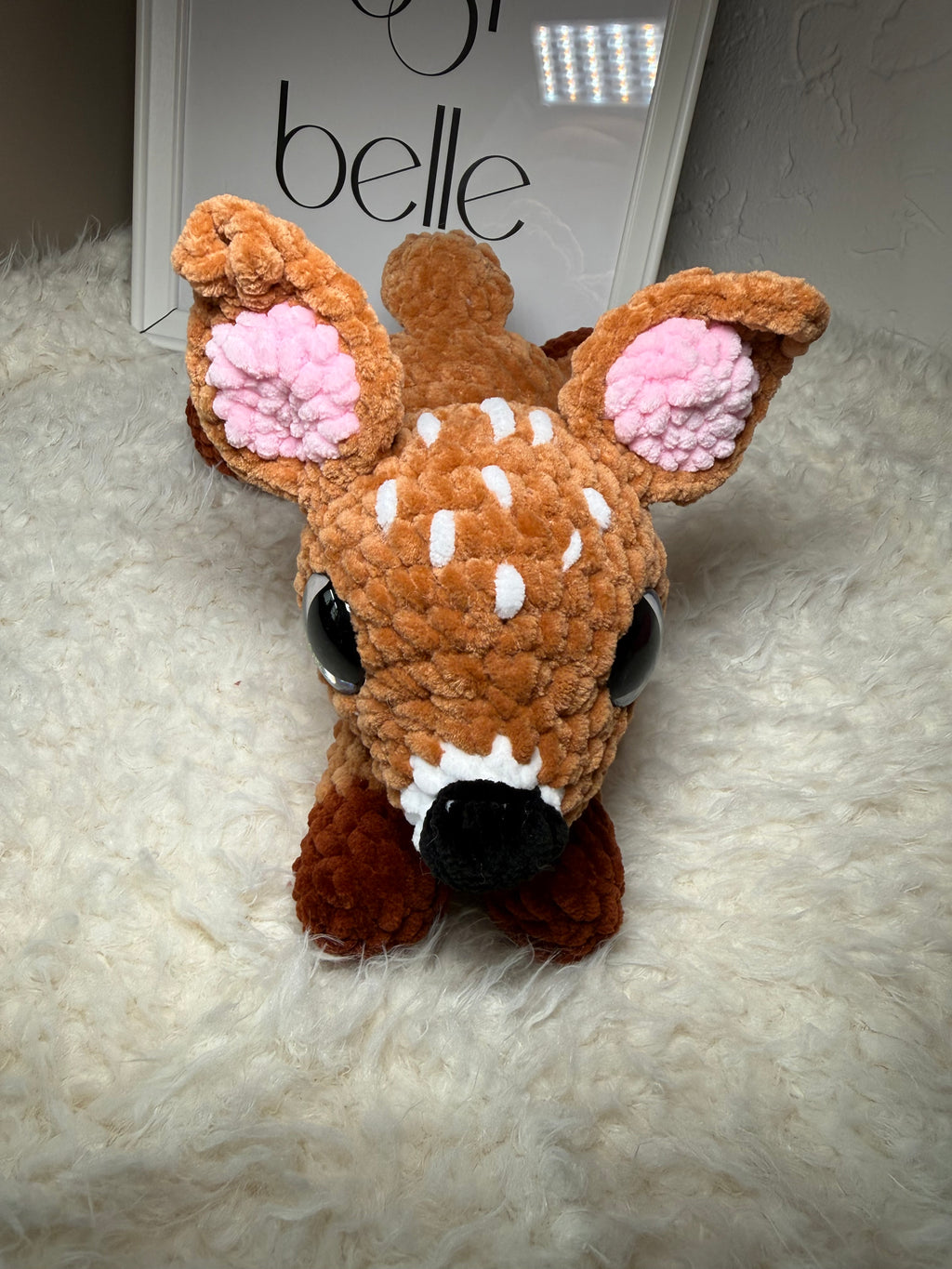 Handgehäkeltes Reh aus brauner Chenille