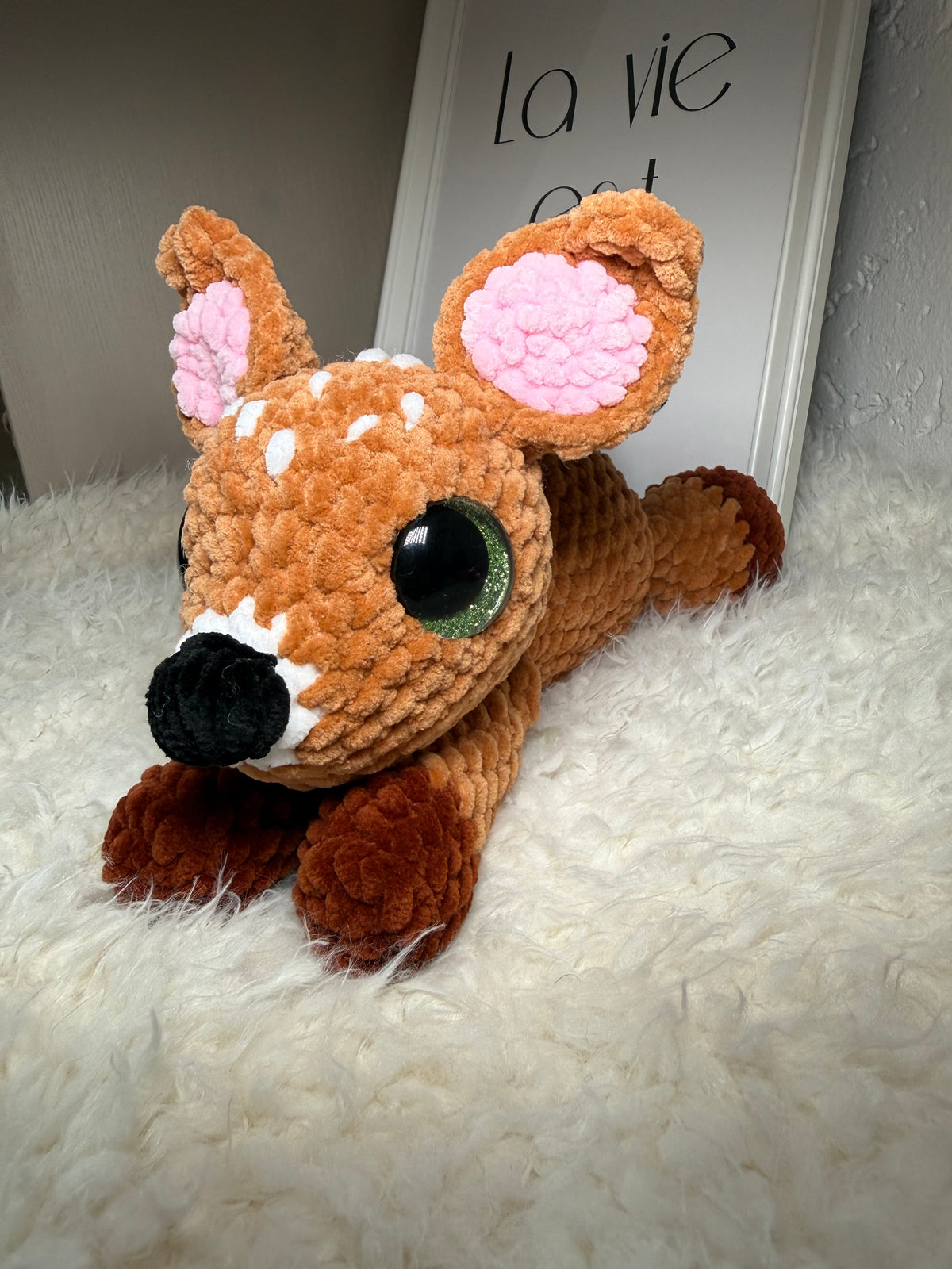 Handgehäkeltes Reh aus brauner Chenille