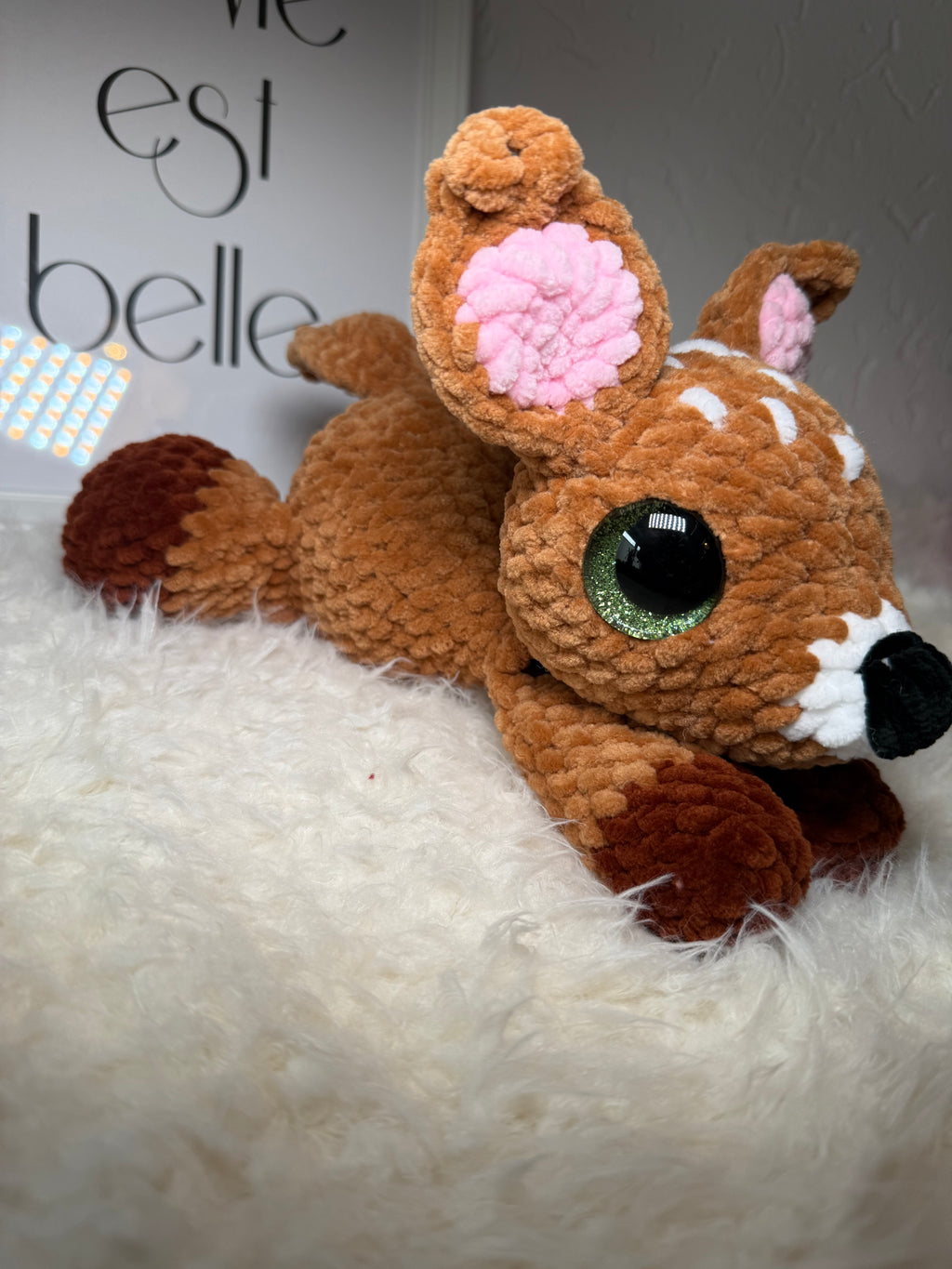 Handgehäkeltes Reh aus brauner Chenille