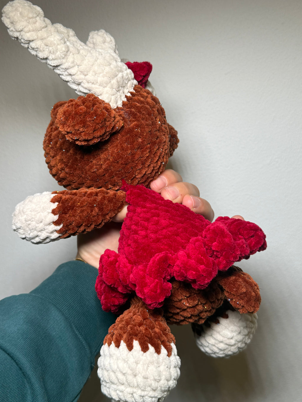 Gehäkeltes Elch-Mädchen aus Leami Chenille