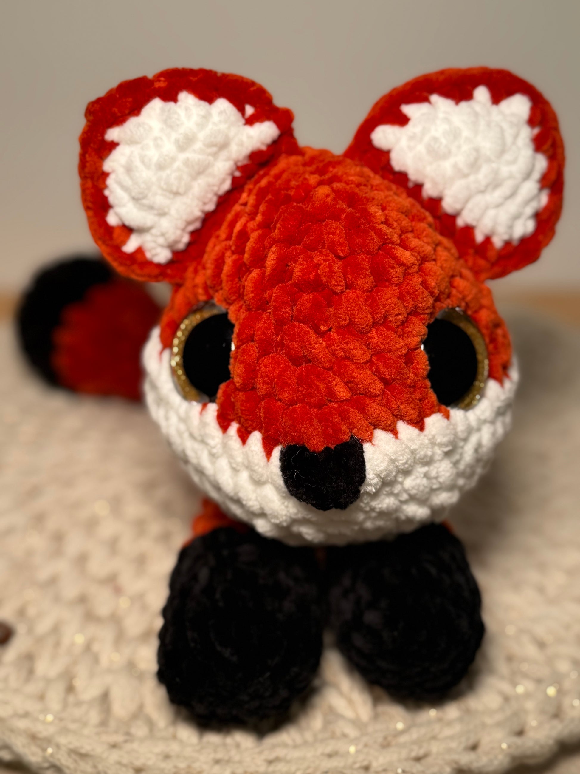 Handgehäkelter Fuchs aus Chenille-Wolle – ca. 31 cm