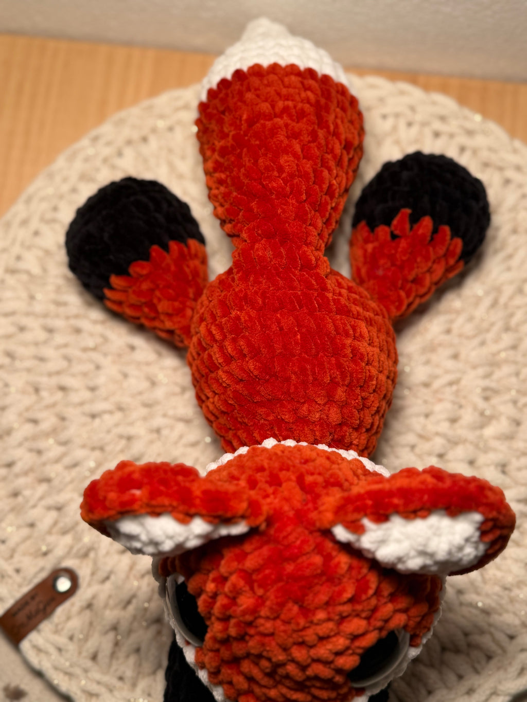 Handgehäkelter Fuchs aus Chenille-Wolle – ca. 31 cm