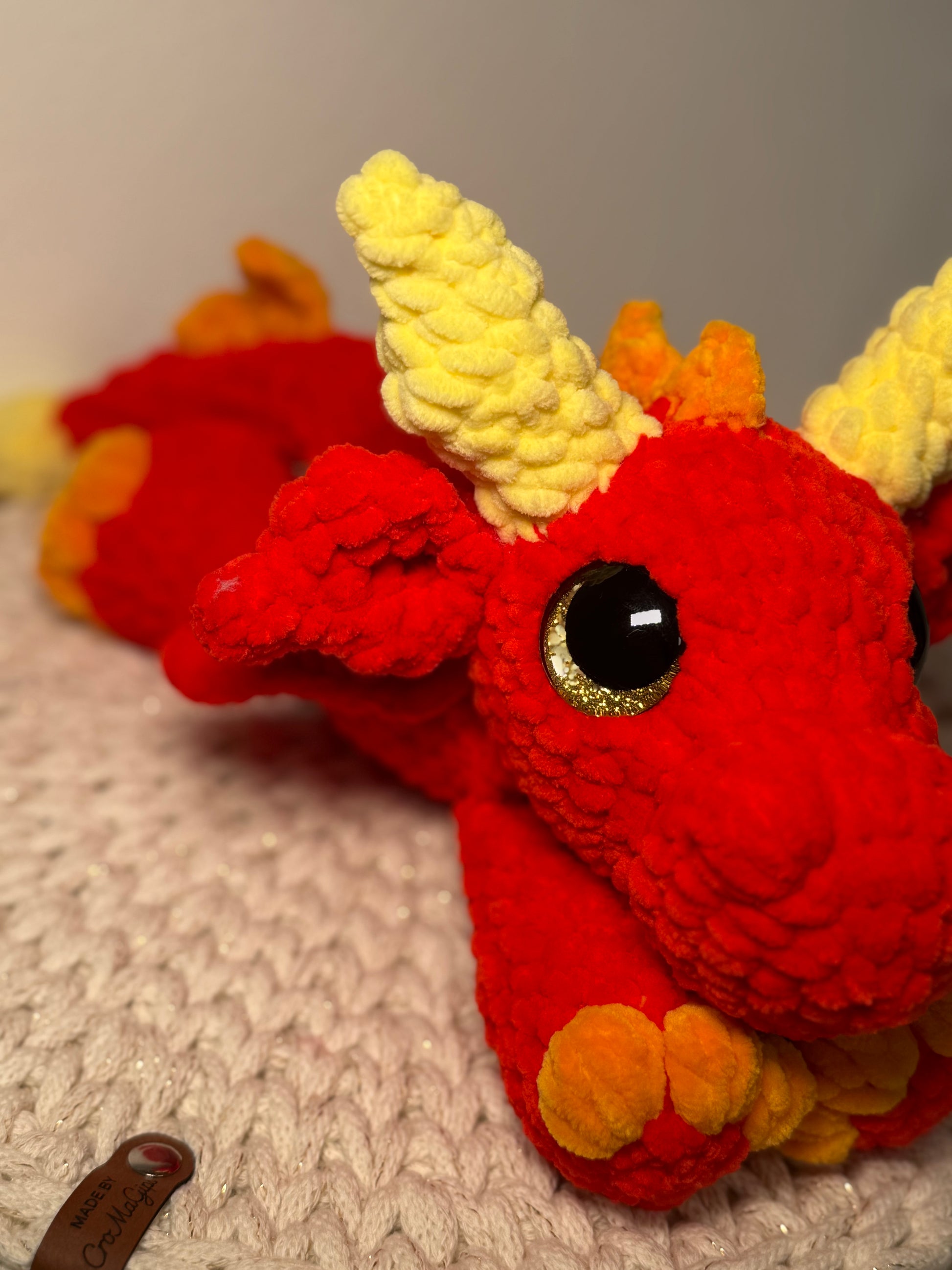 Handgehäkelter Drache aus Chenille-Wolle – ca. 33 cm