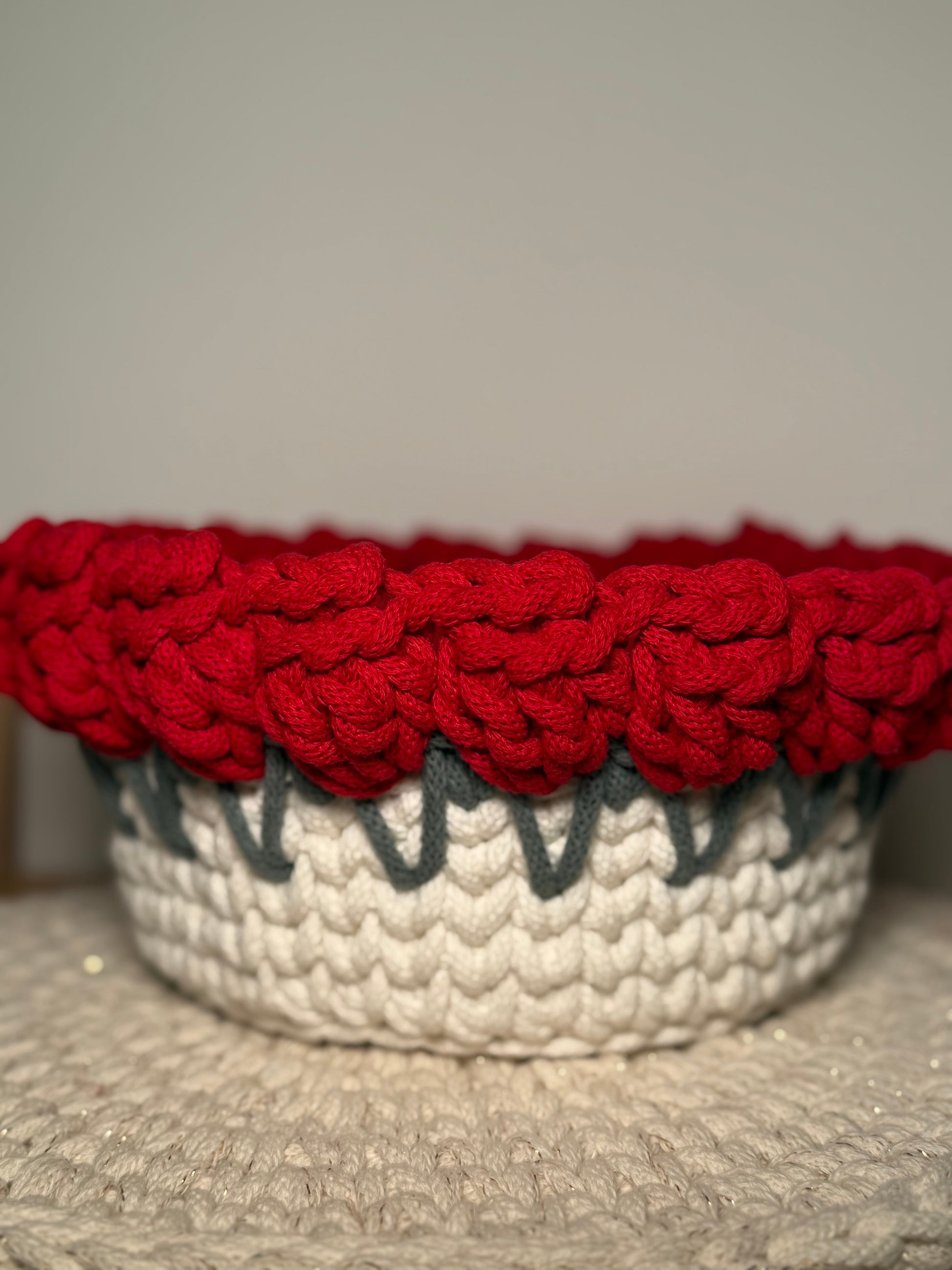 🌹 Handgehäkelter Korb in Rosen-Optik – Bobbiny 5 mm