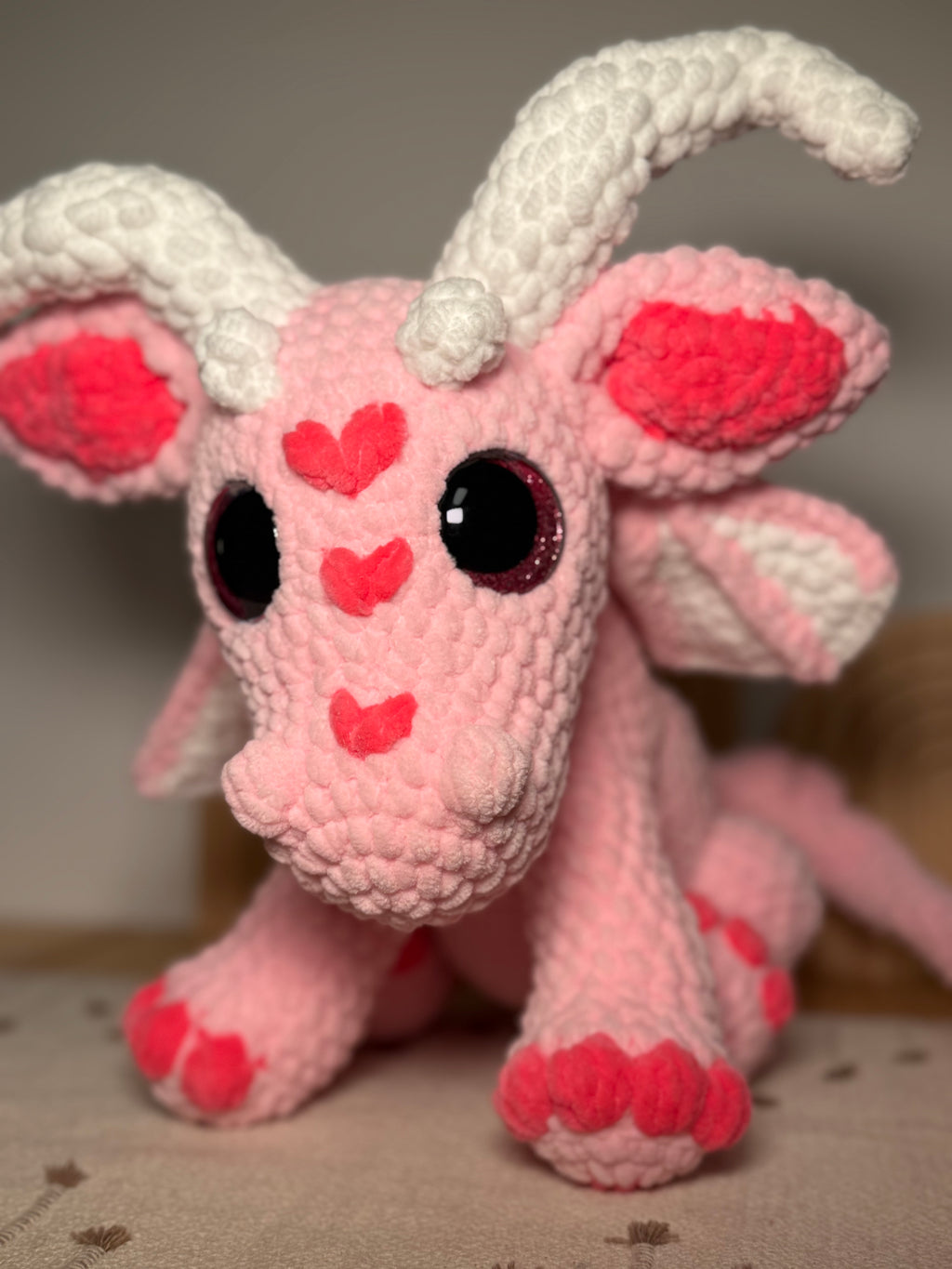 🌸🐉 Flower-Herz-Drache – handgehäkelt
