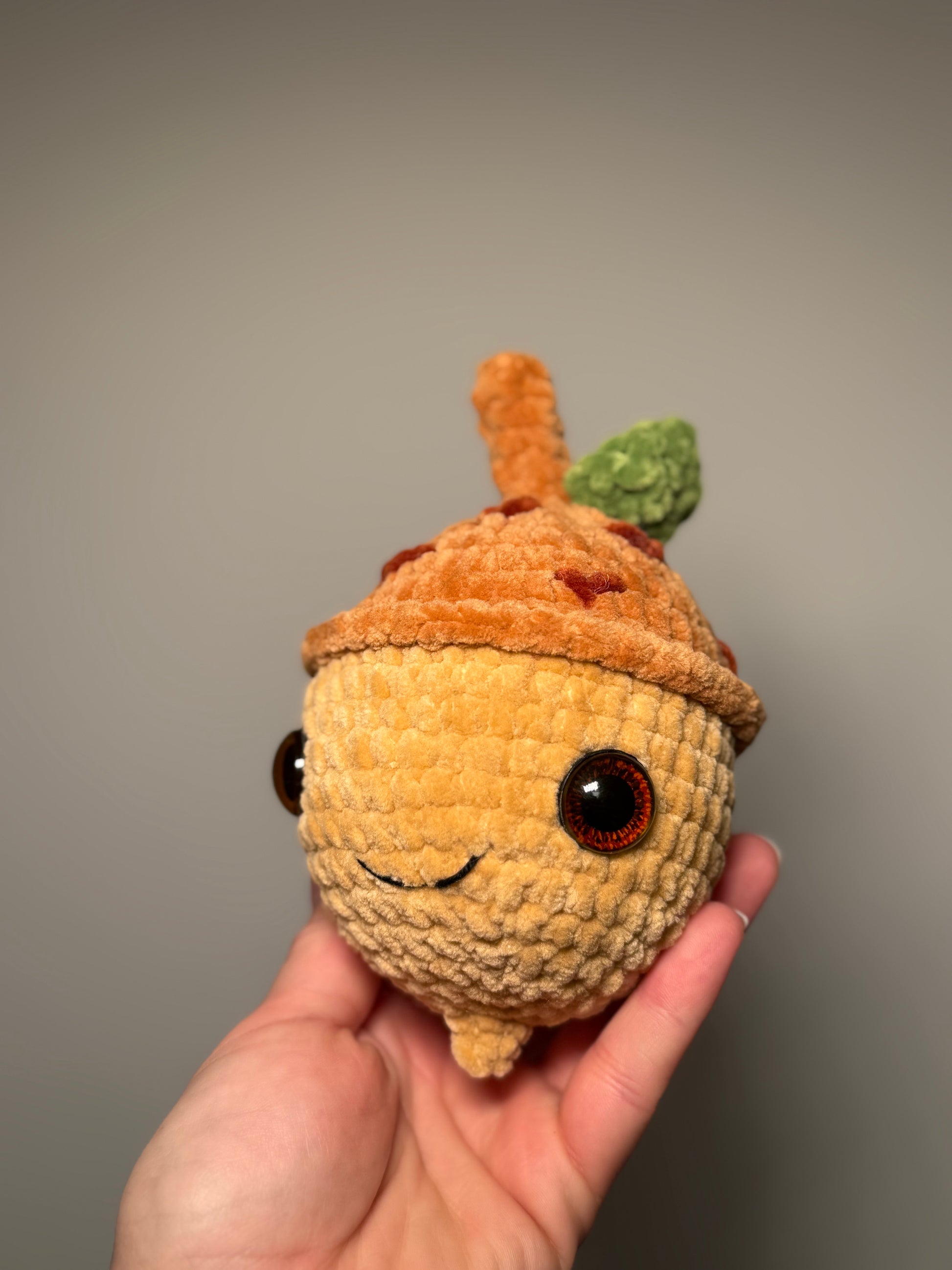 Amigurumi Eichel – handgehäkelt, ca. 16 cm